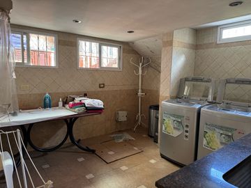 Venta de Casa en Villa Lugano Zona Marista - 4 dormitorios - quincho con pileta