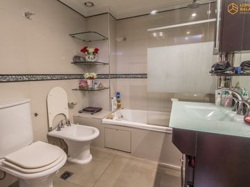 Venta de Casa en Villa Lugano Zona Marista - 4 dormitorios - quincho con pileta