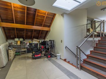 Venta de Casa en Villa Lugano Zona Marista - 4 dormitorios - quincho con pileta