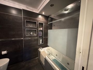 Venta de Casa en Villa Lugano Zona Marista - 4 dormitorios - quincho con pileta