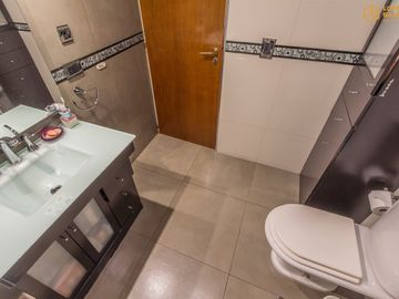 Venta de Casa en Villa Lugano Zona Marista - 4 dormitorios - quincho con pileta