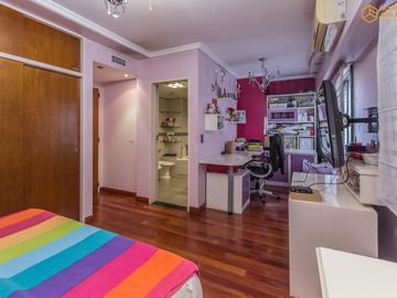 Venta de Casa en Villa Lugano Zona Marista - 4 dormitorios - quincho con pileta