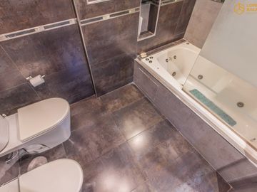 Venta de Casa en Villa Lugano Zona Marista - 4 dormitorios - quincho con pileta