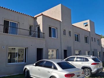 VENTA DUPLEX, 4 AMBIENTES CON PATIO Y PARRILLA, La Angélica, Pilar