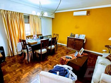Casa 3 amb en Morón con parque, terraza y precio único, oportunidad de mercado   opción lote lindero