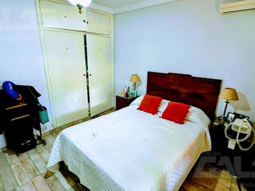 Casa 3 amb en Morón con parque, terraza y precio único, oportunidad de mercado   opción lote lindero