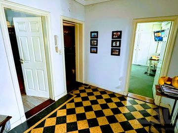 Casa 3 amb en Morón con parque, terraza y precio único, oportunidad de mercado   opción lote lindero