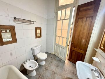 Venta Casa 3 dormitorios PH antigua Funcional Rosario Ideal uso comercial profesional instituciones