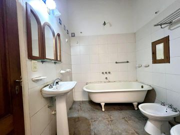 Venta Casa 3 dormitorios PH antigua Funcional Rosario Ideal uso comercial profesional instituciones