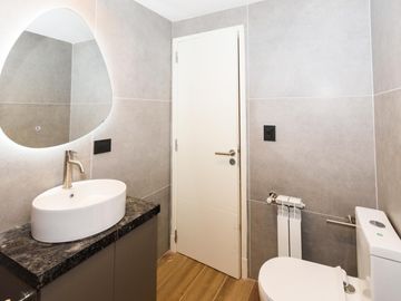 Departamento de categoría a estrenar, edificio con pileta