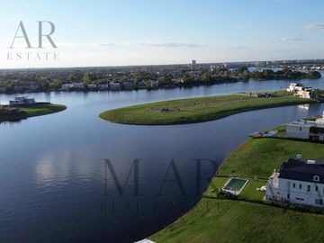 Casa en Venta en Los Puentes, Nordelta con salida a la laguna