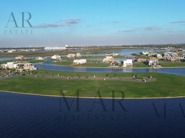 Casa en Venta en Los Puentes, Nordelta con salida a la laguna