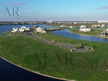 Casa en Venta en Los Puentes, Nordelta con salida a la laguna