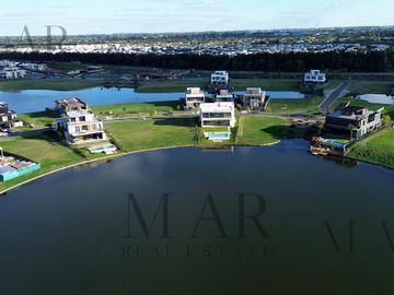 Casa en Venta en Los Puentes, Nordelta con salida a la laguna