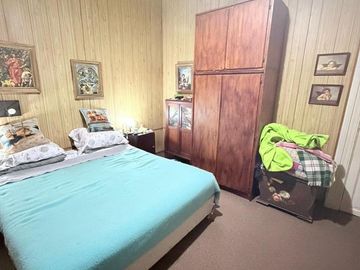 Casa 3 dormi, con galpon y local al frente