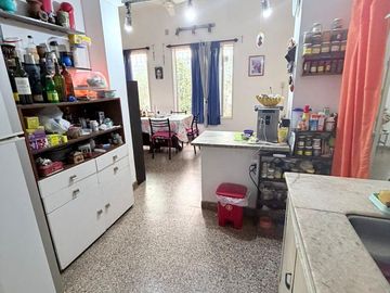 Casa 3 dormi, con galpon y local al frente