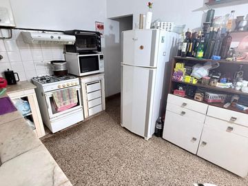 Casa 3 dormi, con galpon y local al frente