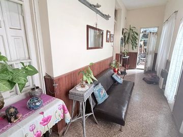 Casa 3 dormi, con galpon y local al frente