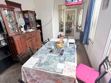 Casa 3 dormi, con galpon y local al frente