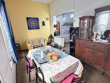 Casa 3 dormi, con galpon y local al frente