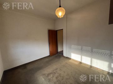 Alquiler PH 4 ambientes con cochera y terraza en Wilde