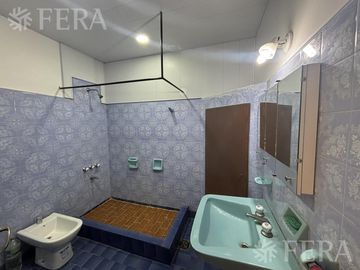 Alquiler PH 4 ambientes con cochera y terraza en Wilde