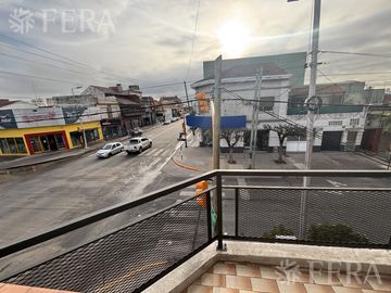 Alquiler PH 4 ambientes con cochera y terraza en Wilde