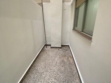 Hermoso departamento de dos ambientes con pequeño patio.