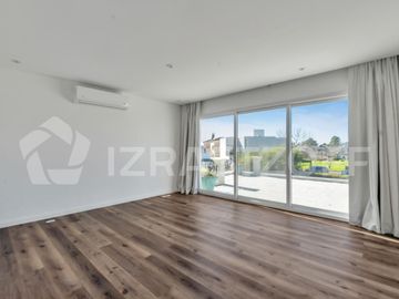 Casa en ALQUILER ANUAL Ayres Plaza -Tres plantas