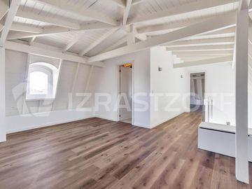 Casa en ALQUILER ANUAL Ayres Plaza -Tres plantas