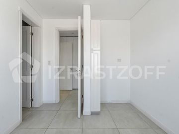 Casa en ALQUILER ANUAL Ayres Plaza -Tres plantas