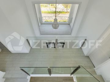 Casa en ALQUILER ANUAL Ayres Plaza -Tres plantas