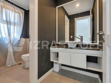 Casa en ALQUILER ANUAL Ayres Plaza -Tres plantas