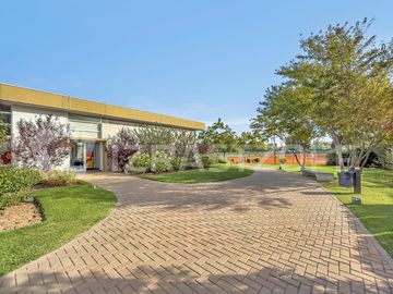 Casa en ALQUILER ANUAL Ayres Plaza -Tres plantas