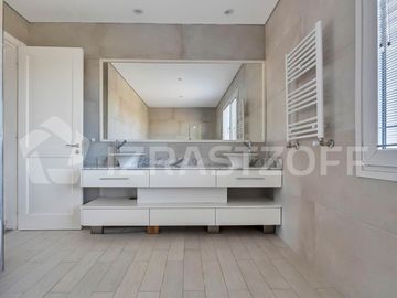 Casa en ALQUILER ANUAL Ayres Plaza -Tres plantas