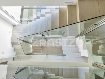 Casa en ALQUILER ANUAL Ayres Plaza -Tres plantas