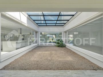 Casa en ALQUILER ANUAL Ayres Plaza -Tres plantas