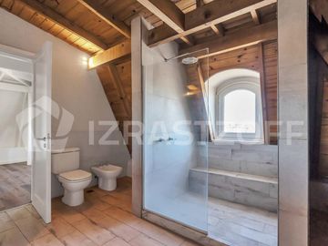 Casa en ALQUILER ANUAL Ayres Plaza -Tres plantas