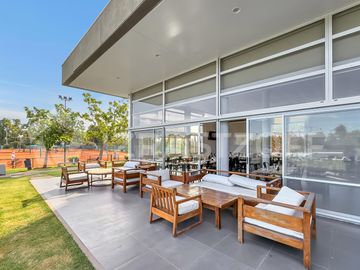 Casa en ALQUILER ANUAL Ayres Plaza -Tres plantas