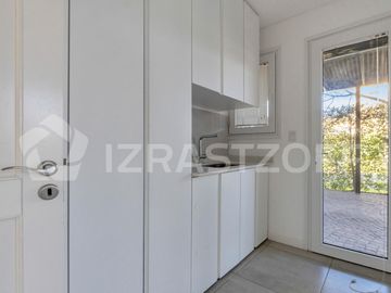 Casa en ALQUILER ANUAL Ayres Plaza -Tres plantas