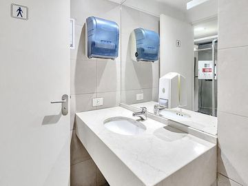 Oficina AAA de 130m2 2 cocheras en el destacado Madero Center