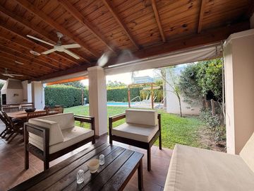 Casa en venta en lote central en Las Orquideas - EN EXCLUSIVA