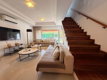 Casa en venta en lote central en Las Orquideas - EN EXCLUSIVA