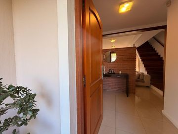 Casa en venta en lote central en Las Orquideas - EN EXCLUSIVA