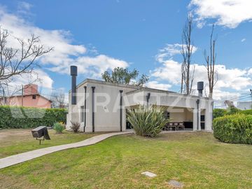Casa en venta en lote central en Las Orquideas - EN EXCLUSIVA