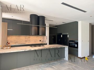Casa en venta en el Yacht Nordelta con salida al río Luján
