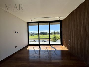 Casa en venta en el Yacht Nordelta con salida al río Luján