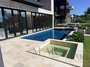 Casa en venta en el Yacht Nordelta con salida al río Luján