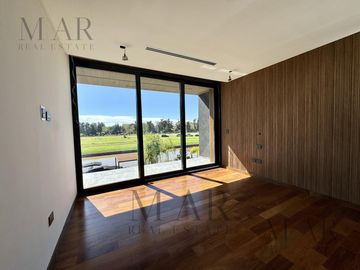 Casa en venta en el Yacht Nordelta con salida al río Luján