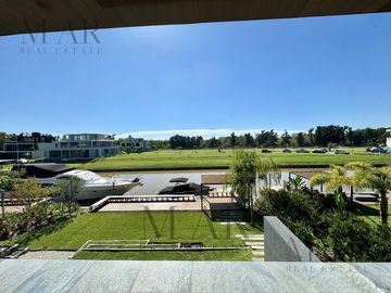 Casa en venta en el Yacht Nordelta con salida al río Luján